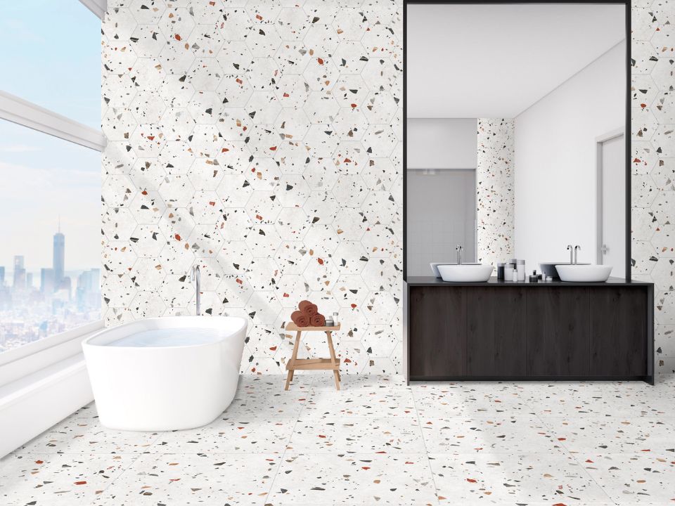 Salle de bain avec céramide de types confetti et coulis blanc.